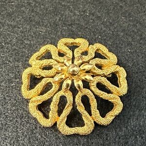 13- Crown Trifari Vintage elegant Gold Floral Brooch